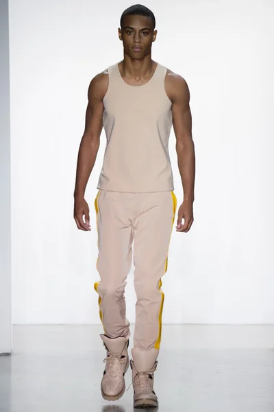 Look 18